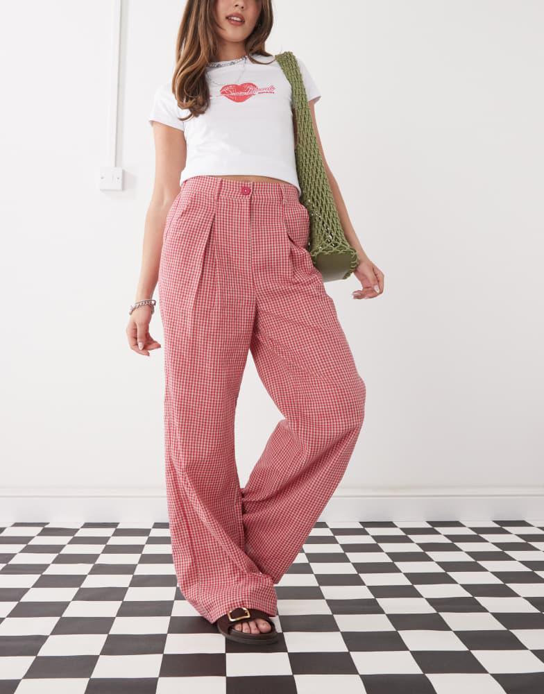 Reclaimed Vintage Reclaimed Vintage baggy tailored linen look trouser in red gingham