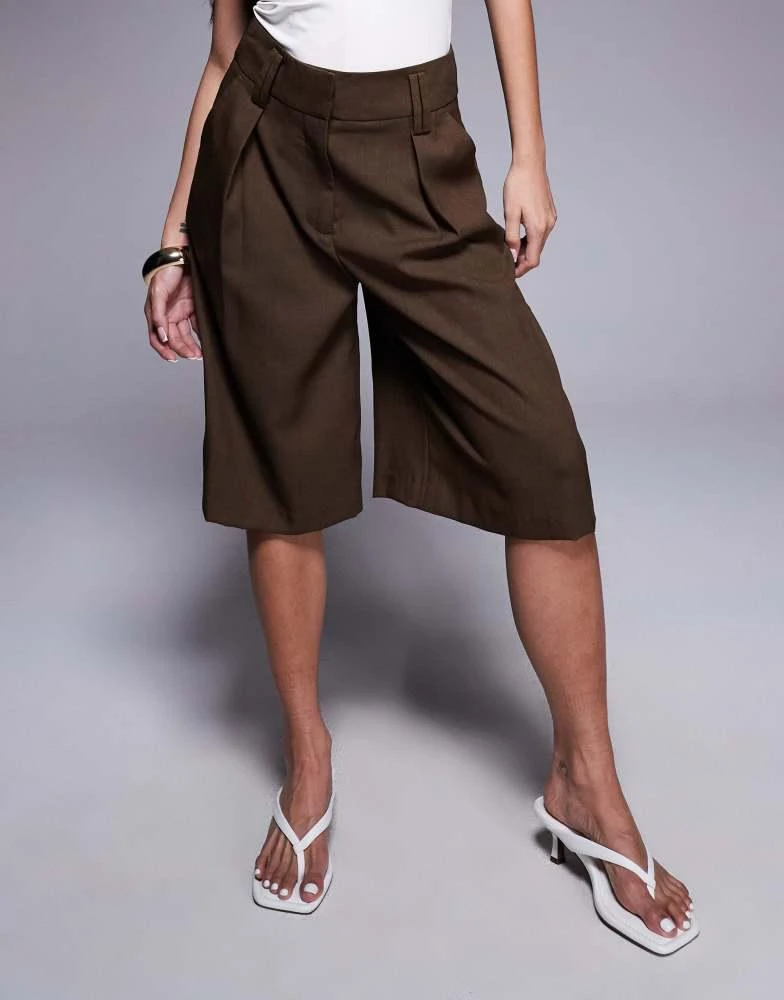 River Island River Island tailored bermuda short in brown 2