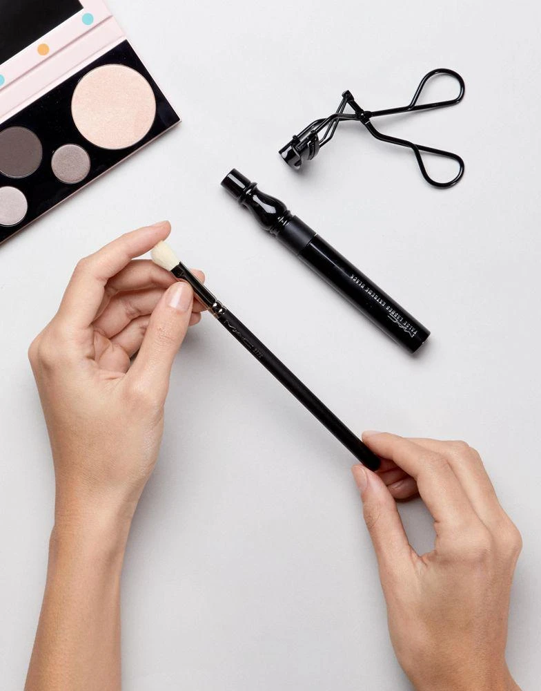 MAC MAC 217S Blending Brush 2