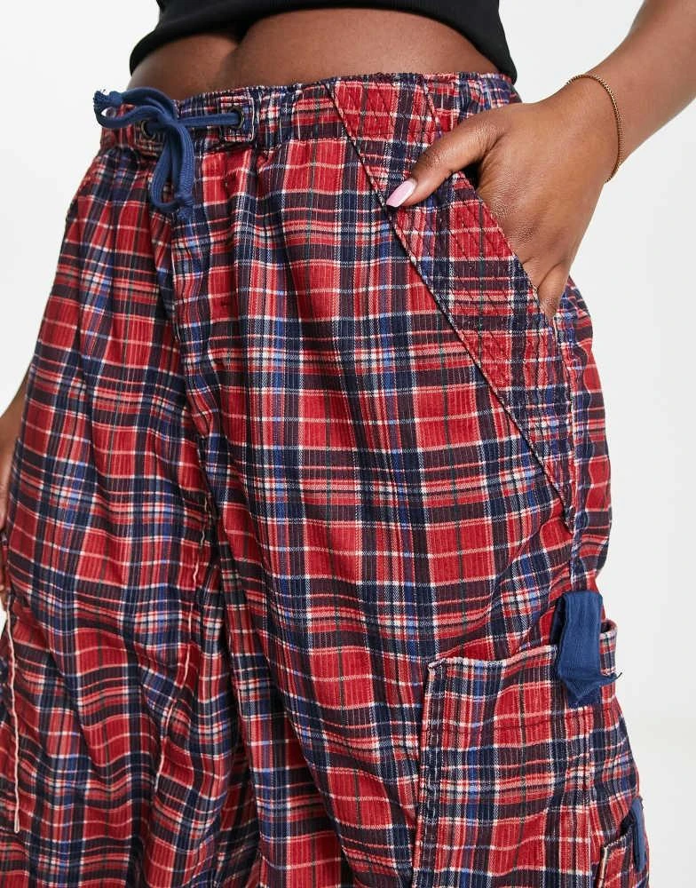 Jaded London Jaded London low rise cargo trousers in tartan 4