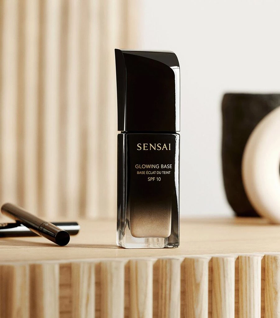 Sensai Glowing Base 4