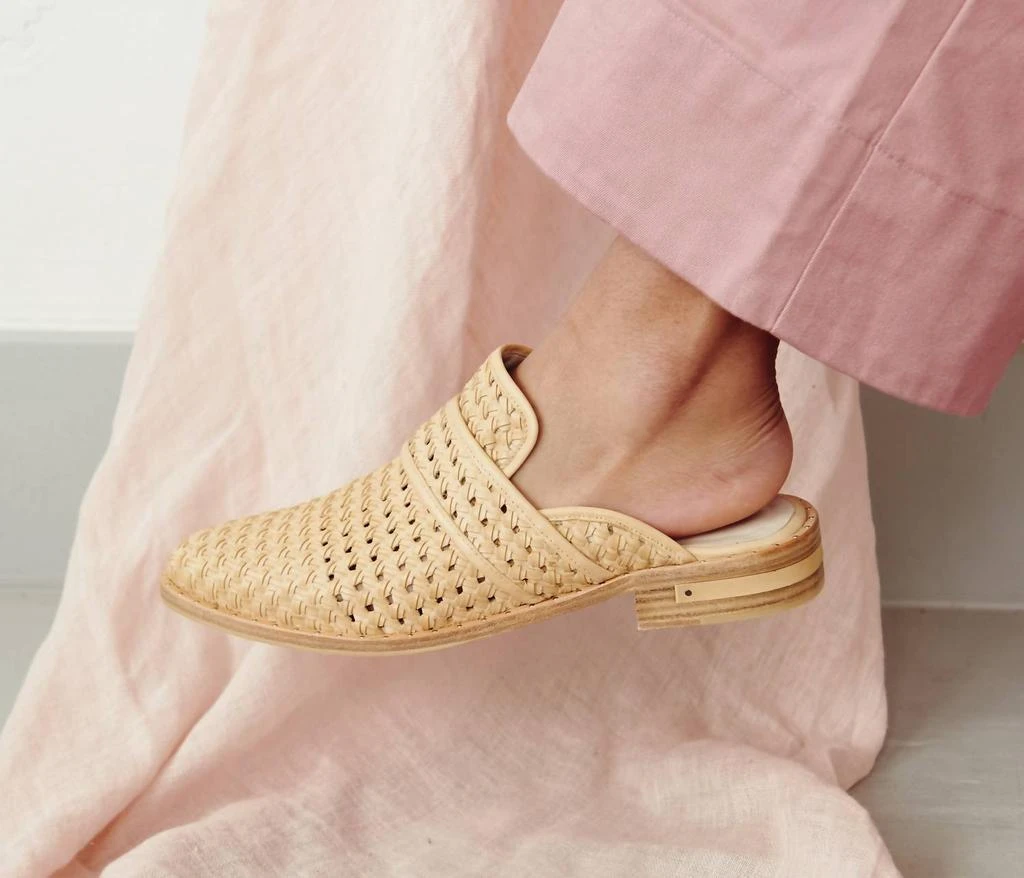 Freda Salvador Keen Mule In Nude Woven Cald 4