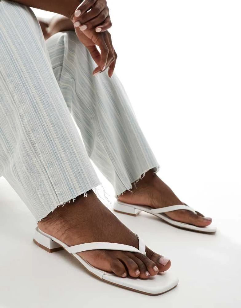 Pull&Bear Pull&Bear low rise contrast thread striped jean in blue & white 4