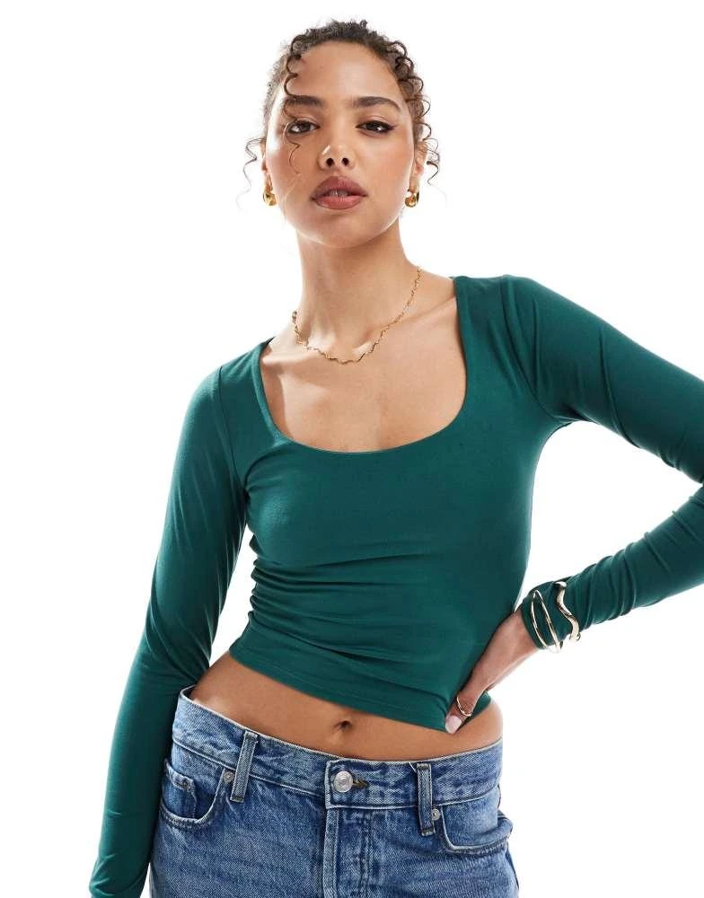 HOLLISTER Hollister scoop neck long sleeve  crop top in green 1
