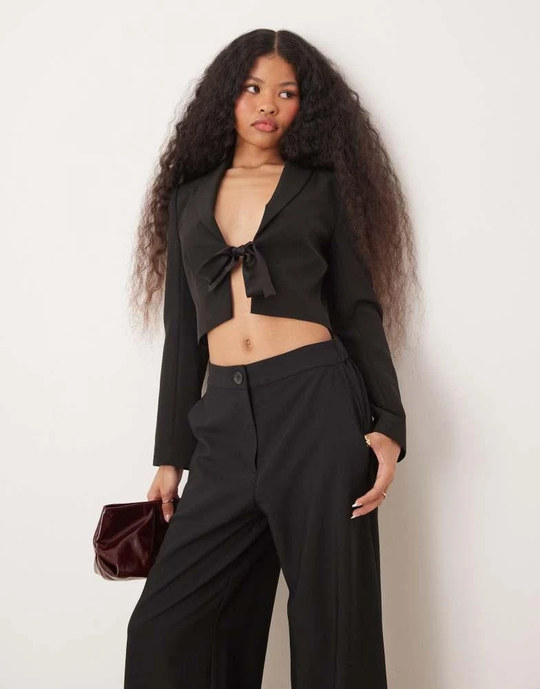 Miss Selfridge Petite ribbon detail cropped blazer in black – On