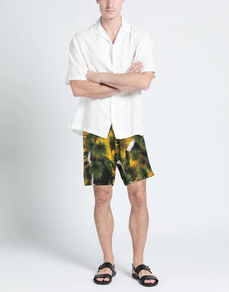 ICEBERG Shorts & Bermuda 2