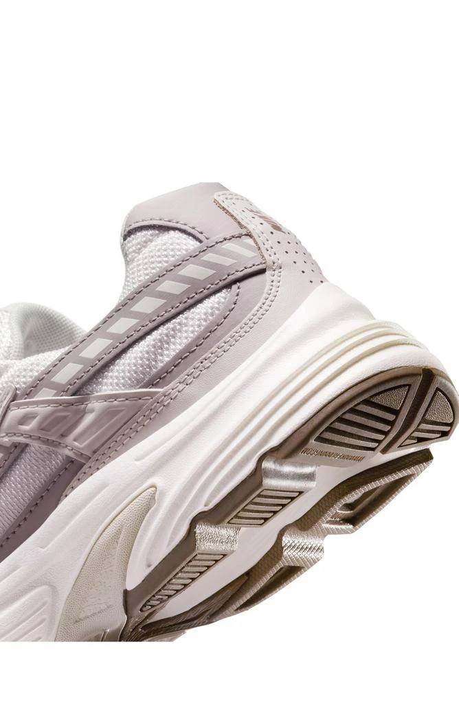 NIKE Initiator Running Shoe 8