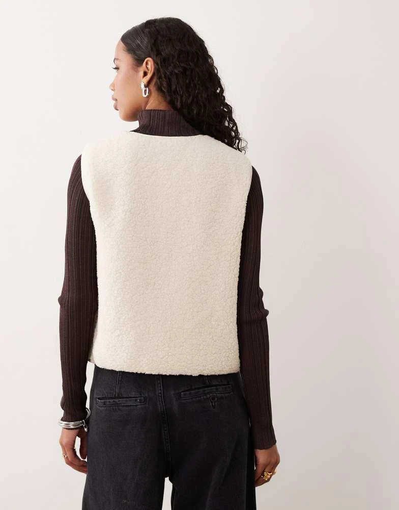 Pimkie Pimkie borg sleeveless zip through vest in cream 4