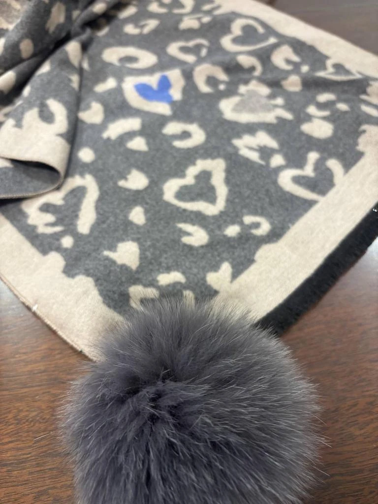 Mitchie
s Matchings Mitchie
S Matchings - narrow scarf with fox poms 2