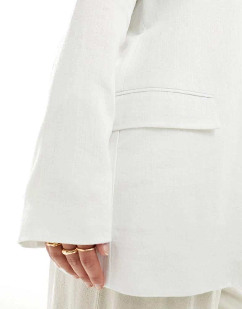 ASOS Curve ASOS DESIGN Curve relaxed blazer with linen in white 3