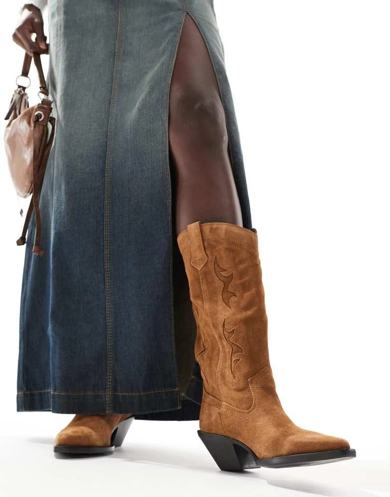 Stradivarius Stradivarius suede look heeled cowboy boot in beige 2