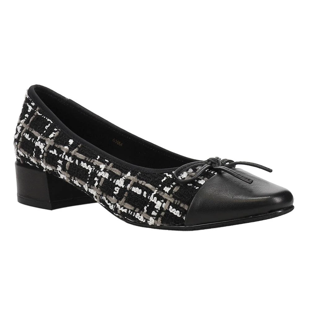 Vaneli Alesya Round Toe Pumps 2