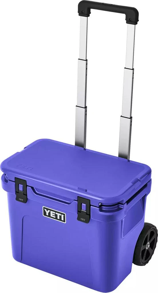 YETI YETI Roadie 32 Wheeled Cooler 1