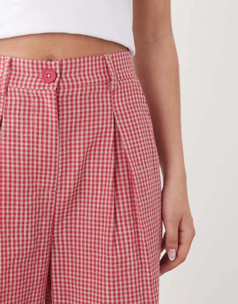 Reclaimed Vintage Reclaimed Vintage baggy tailored linen look trouser in red gingham 4