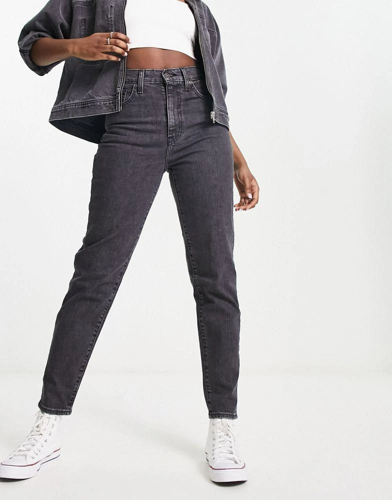 Levi's Levi's high waisted mom jean in black wash 3