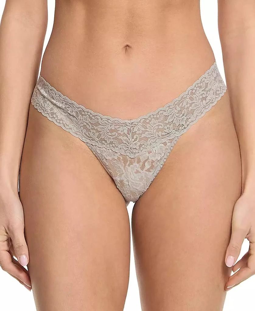 Hanky Panky Women's Signature Lace Low Rise Thong 1
