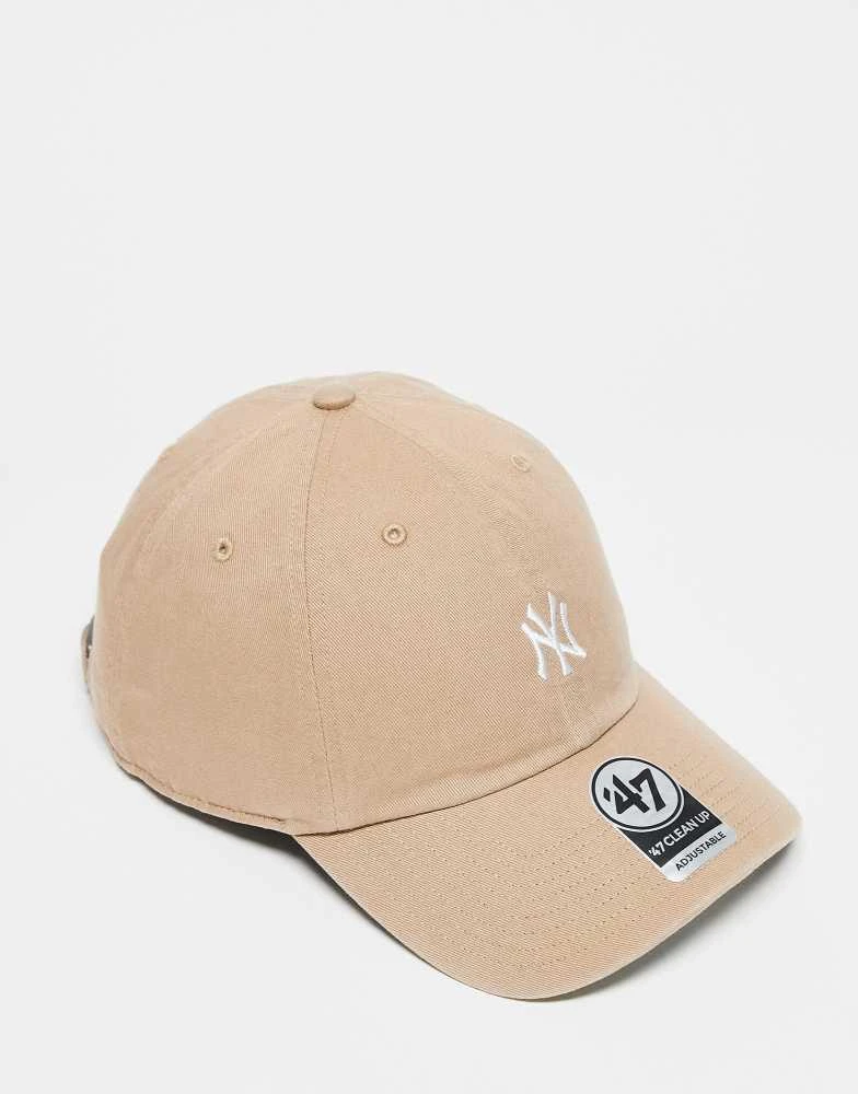 47 Brand 47 Brand NY Yankees mini logo cap in washed beige 1
