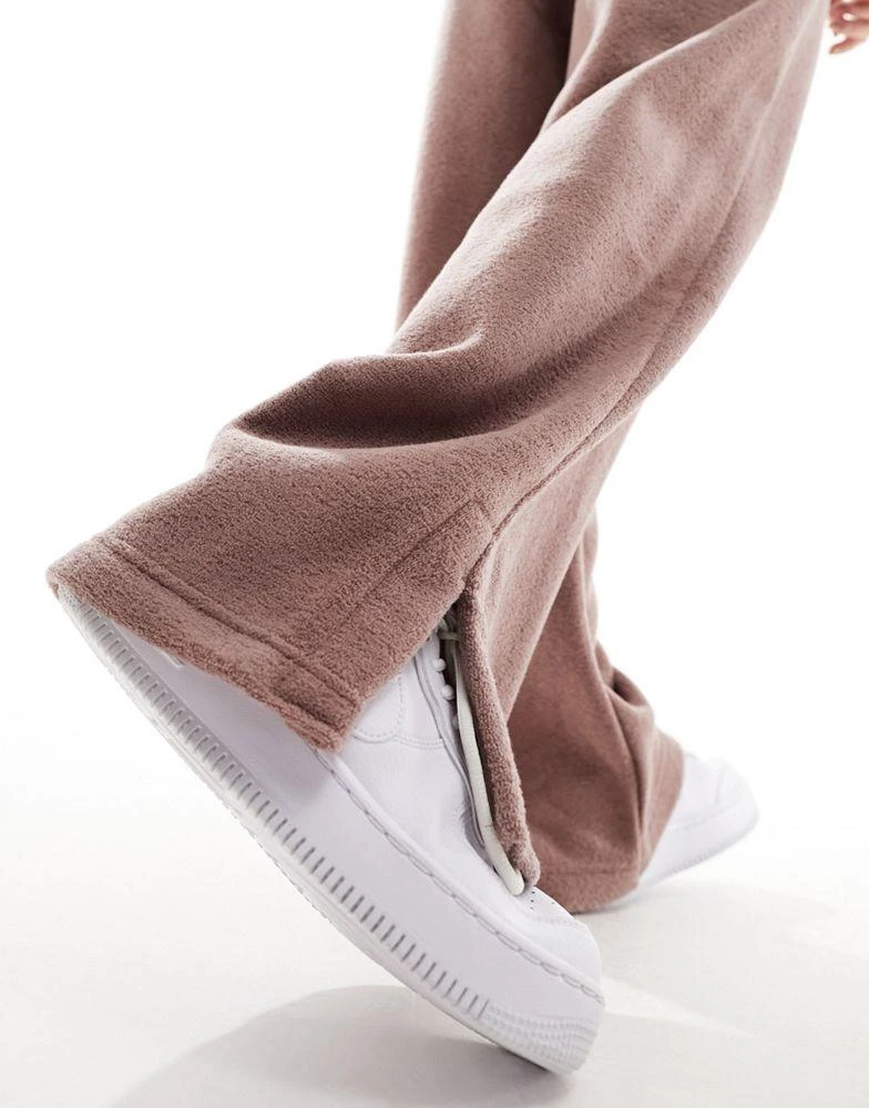 NIKE Nike mini swoosh high waisted joggers in purple- STONE 4