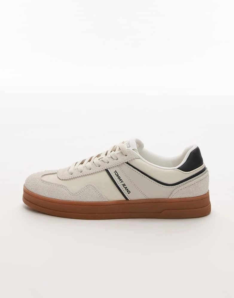 Tommy Jeans Tommy Jeans Grenwich trainers in white and brown 2
