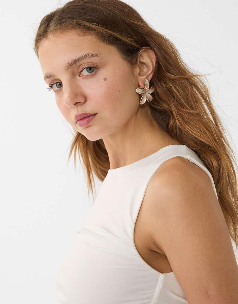 Stradivarius Stradivarius flower earrings in ecru