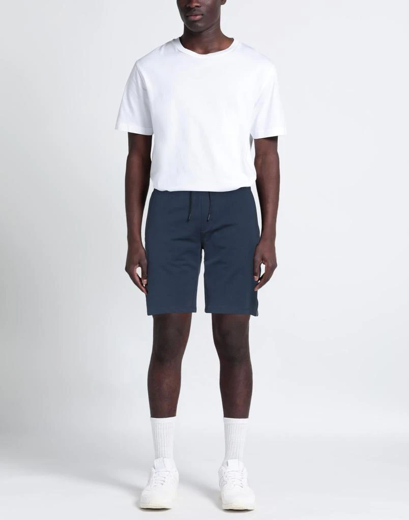GUESS Shorts & Bermuda 2