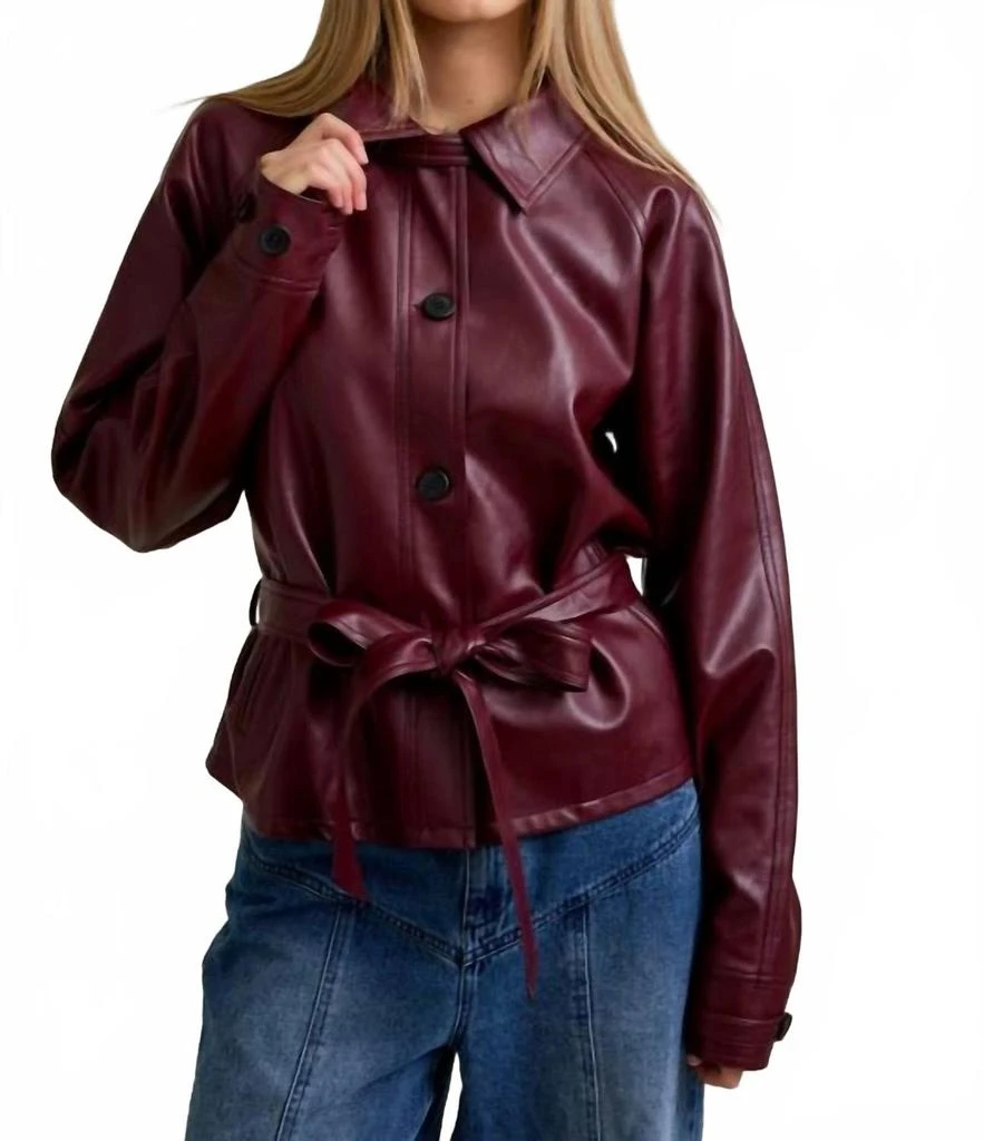 LE LIS Short Faux Leather Trench Coat In Burgandy