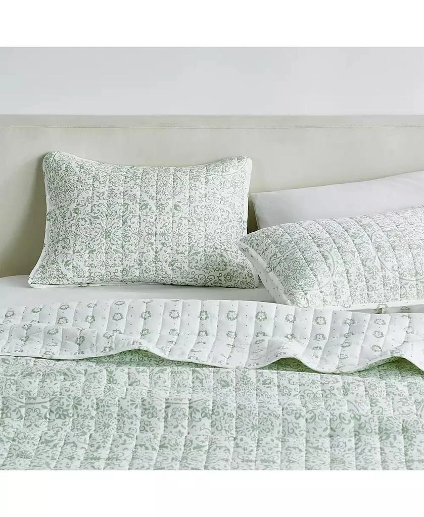 Linery
Co Floral Printed Reversible Stitched Quilt Set with Shams