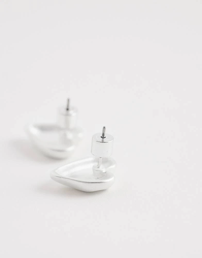 ASOS ASOS DESIGN small faux pearl heart stud earrings 3