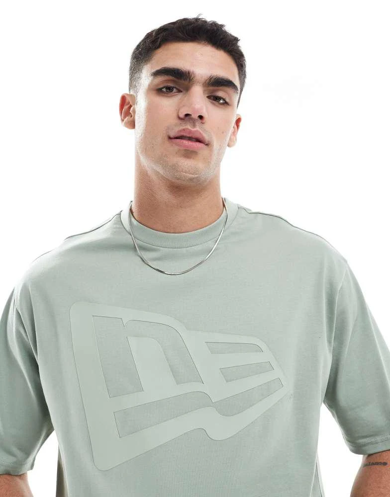 New Era New Era flag logo oversized t-shirt in green 2