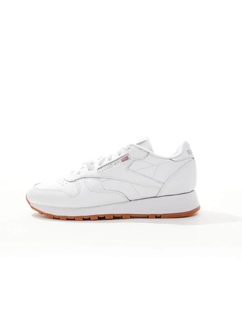 Reebok Reebok Classic Leather trainers in white with gum sole 2