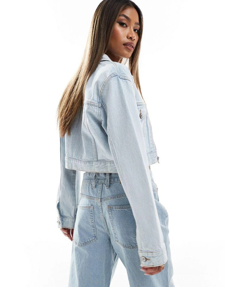 Abercrombie & Fitch Abercrombie & Fitch cropped denim jacket with zip front in light blue 3