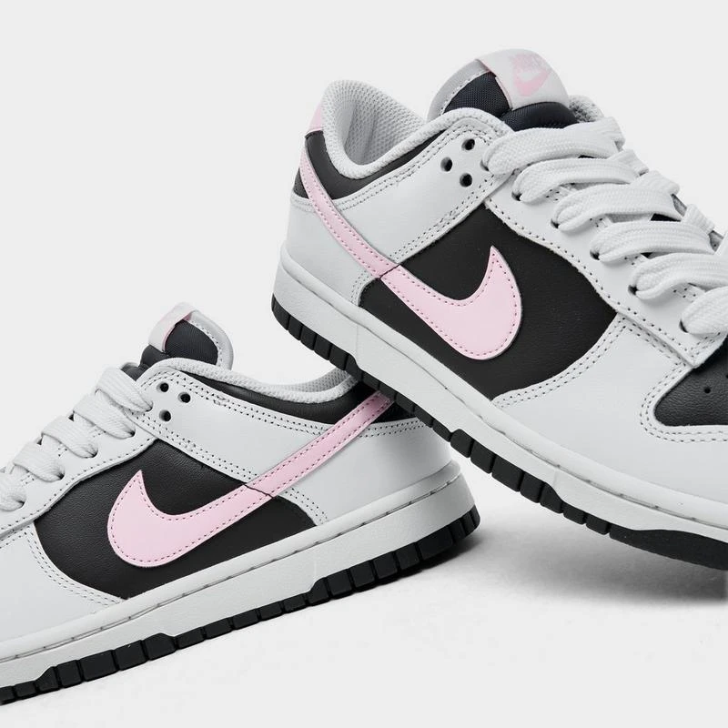 NIKE Women
s Nike Dunk Low SE Casual Shoes 3