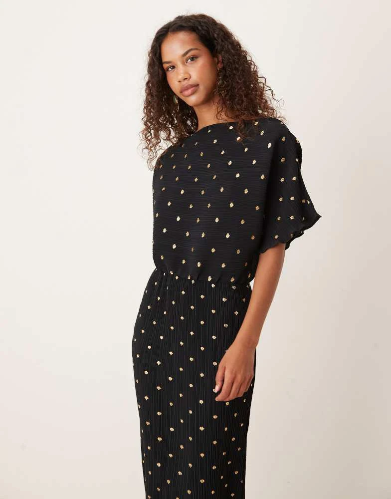Shop Never Fully Dressed Tilly plisse off shoulder midaxi dress in black and gold spot on Sale at BeyondStyle Get 50% Off Never Fully Dressed Tilly plisse off shoulder midaxi dress Shop Never Fully Dressed Tilly plisse off shoulder midaxi dress in black and gold spot on Sale at BeyondStyle Get 50% Off Never Fully Dressed Tilly plisse off shoulder midaxi dress