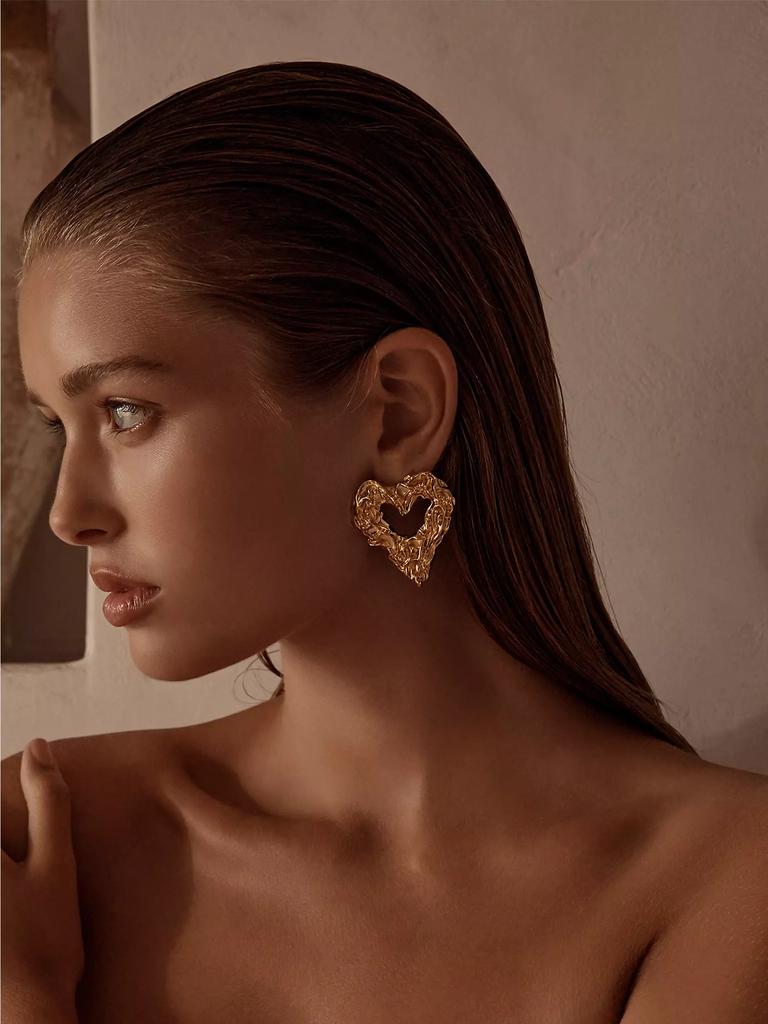 Amber Sceats Zagora Averie Textured 24K-Gold-Plated Heart Drop Earrings