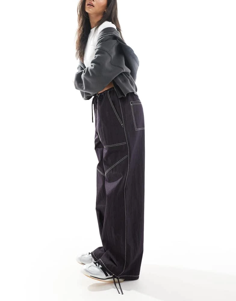 ASOS ASOS DESIGN wide leg trouser with tie hem and pocket detail in navy crinkle 2