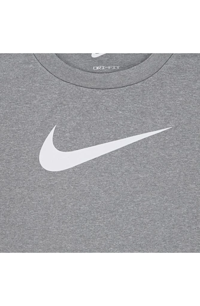 NIKE Kids
Swoosh T-Shirt
Shorts Set 4