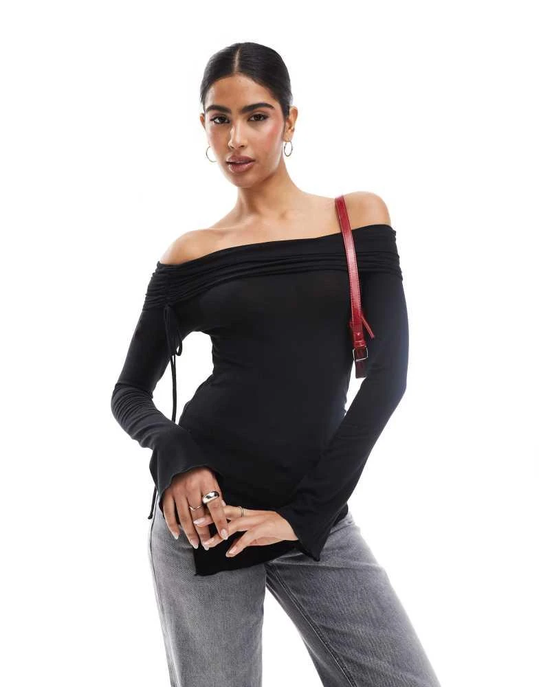 Stradivarius Stradivarius off shoulder asymmetric top in black 1