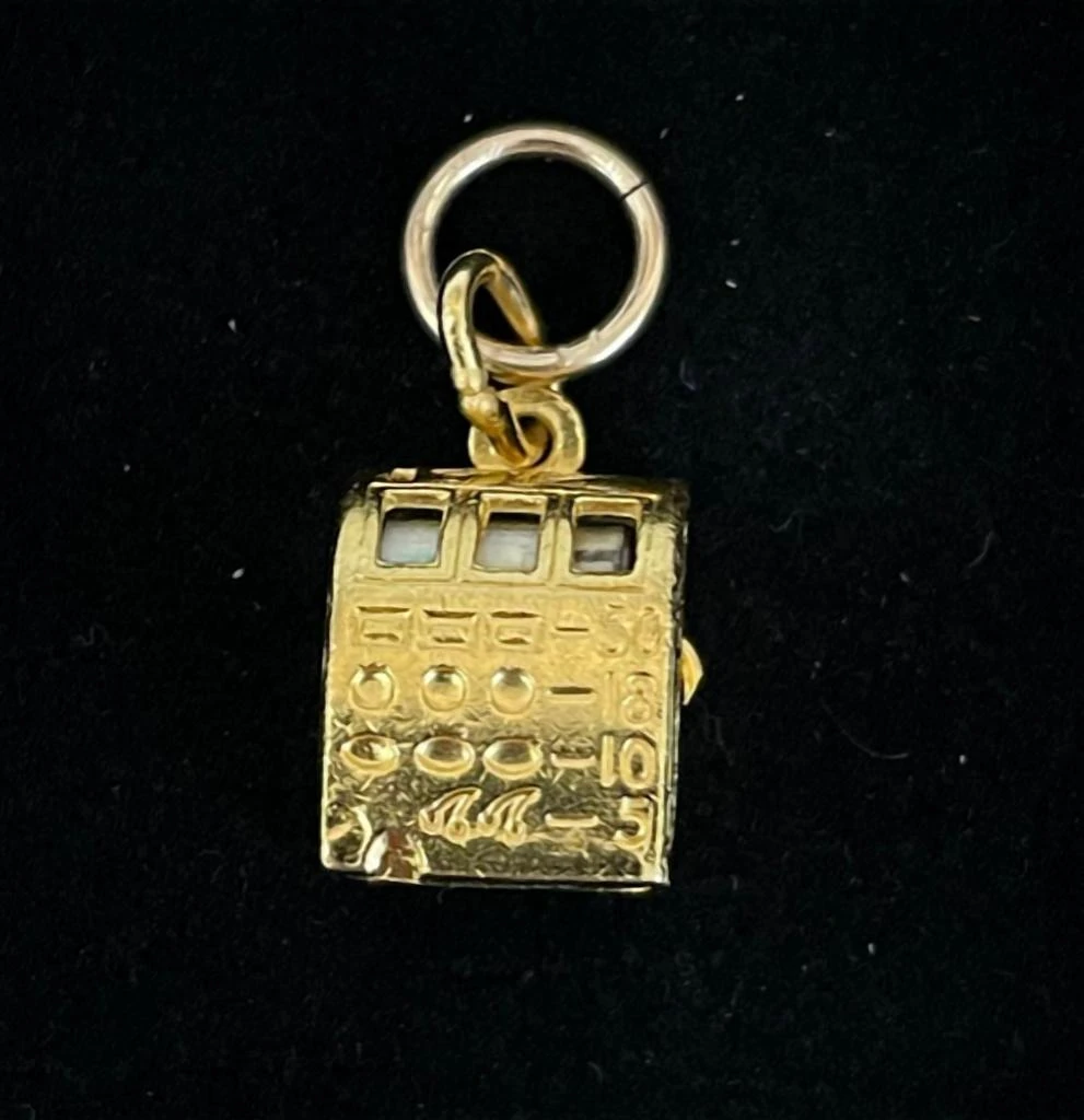 Azi Rasson Azi Rasson - Women
s Vintage Slot Machine Charm