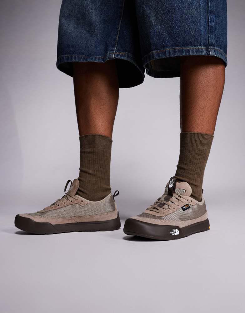 The North Face Clyffe in mushroom grey/demitasse – On Sale Now