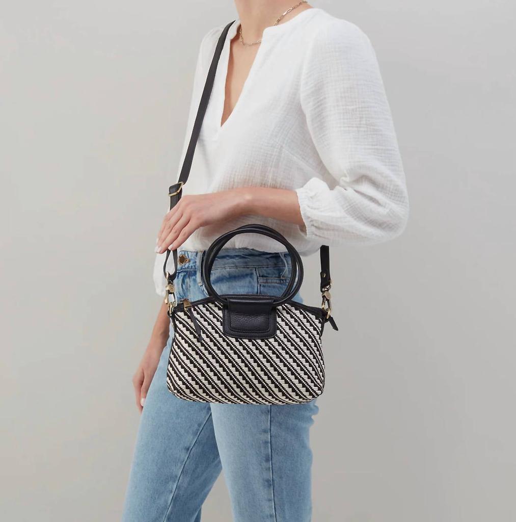 Hobo Women's Sheila Zip Crossbody In Black & White Woven