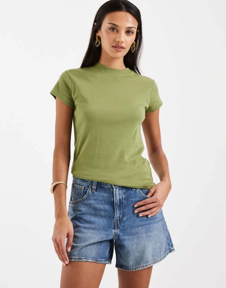 Levi
s Levi
s cinch waist mid-thigh denim shorts in mid blue