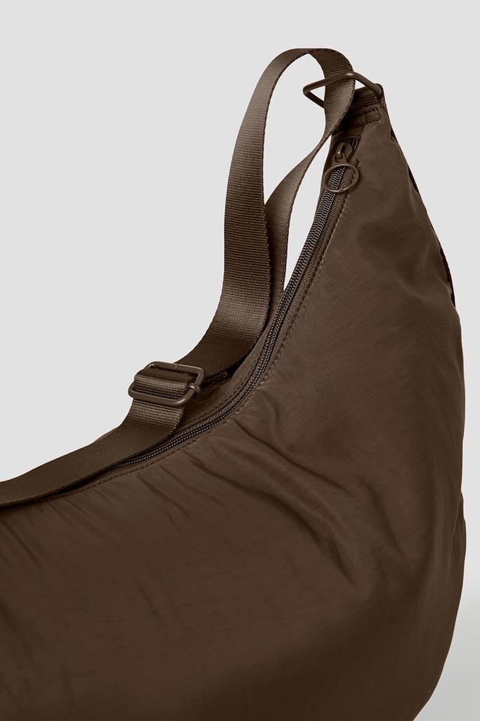 Alo Om The Go Gym Sling Bag - Espresso - Tote Bags - Free