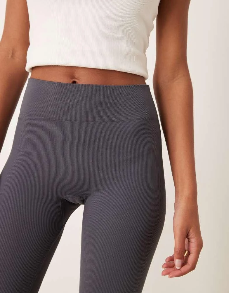 New Look New Look seamless ribbed leggings in grey 4
