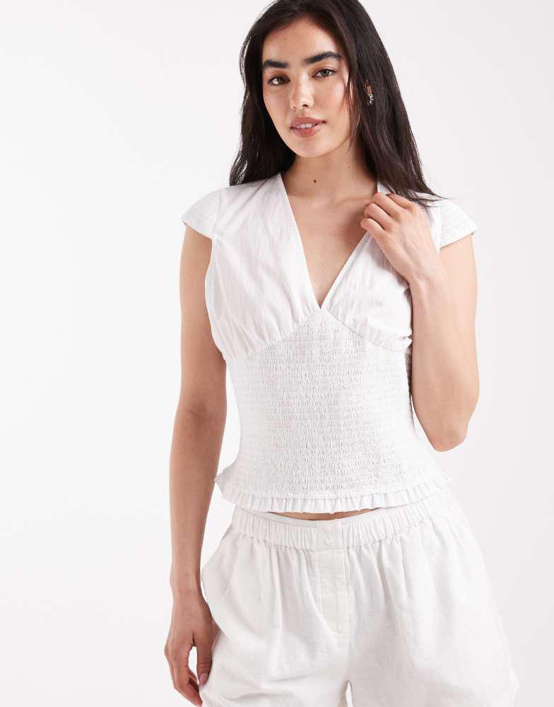 Daisy Street Daisy Street boho v neck short sleeve shirred top in white