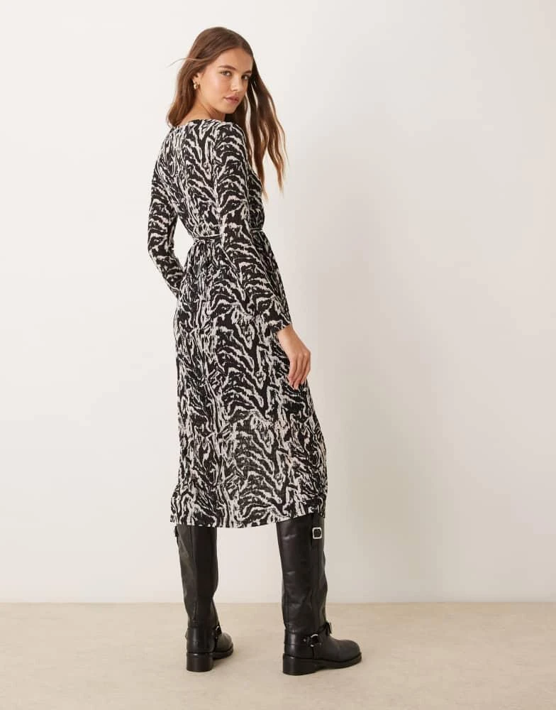 Vila Vila plisse boat neck midi dress in mono animal print 4