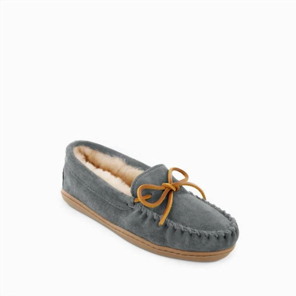 Minnetonka Minnetonka - Women
s Sheepskin Hardsole Moccasins 1
