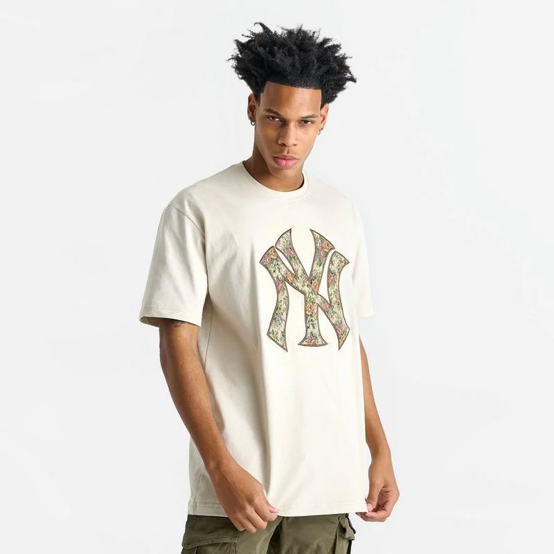 New Era Men's New Era New York Yankees MLB Upholstery Logo T-Shirt 3