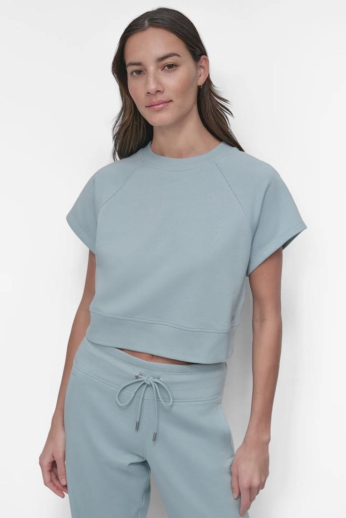 DKNY LOGO SHORT SLEEVE CROPPED PULLOVER