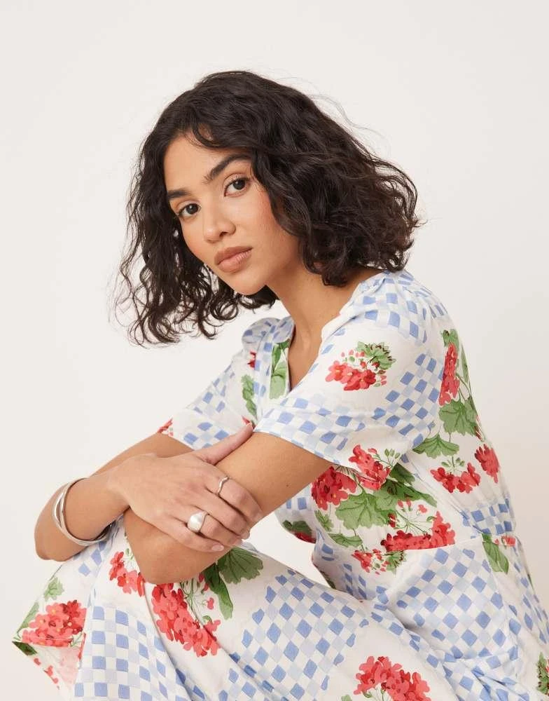 Nobody's Child Nobody's Child Flora midi tea dress in geranium floral 4