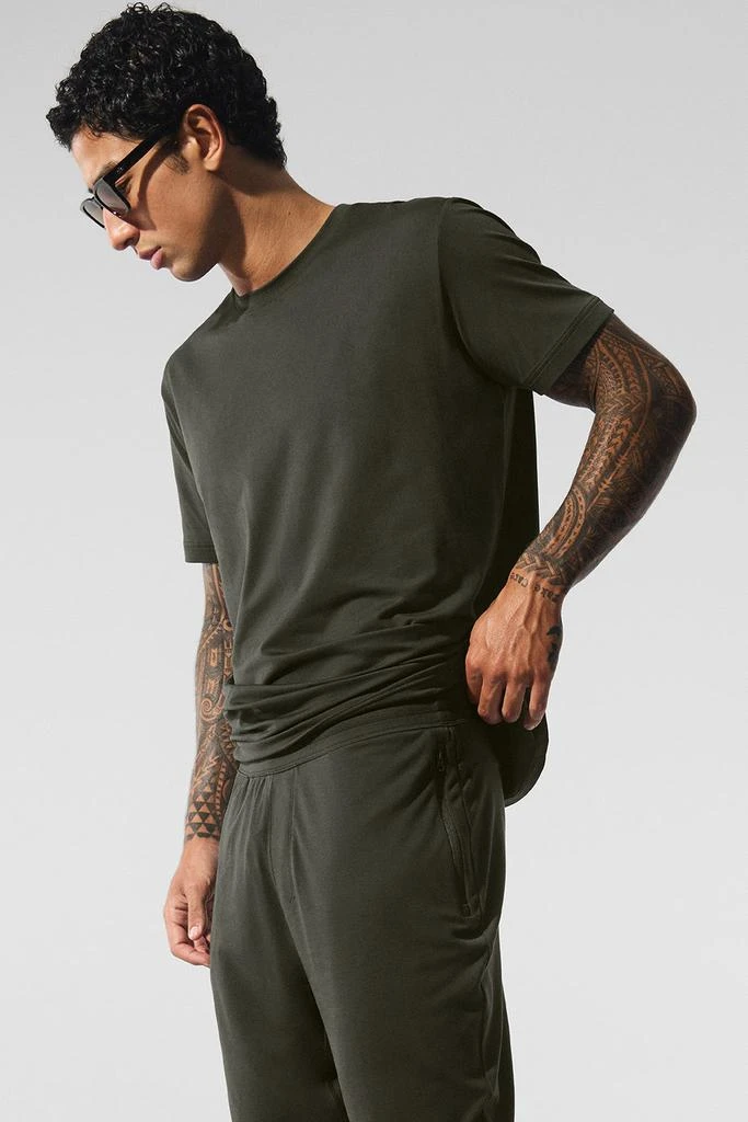 Alo Conquer Reform Crewneck Short Sleeve - Stealth Green 3